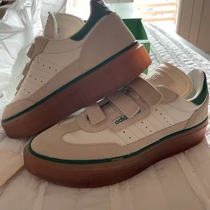 Ivy Park Adidas SUPER SLEEK 3 STRAP SHOES 
Wonder White/Core White/Gum 
M8 / W9